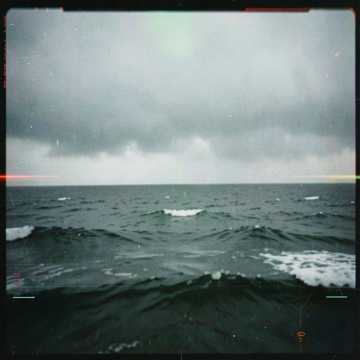 Dark Trap, A dark, atmospheric ocean theme with  cover