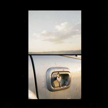 [Verse 1]
Fifteen years old and the morning rolls in,
Same o cover